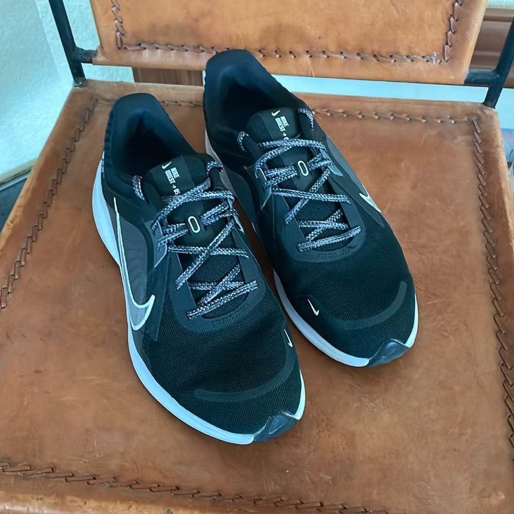 Nike Quest 05 Athletic Shoes Gem